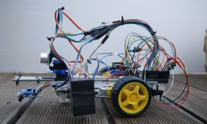 Mehr über den Artikel erfahren Roboter mit Arduino