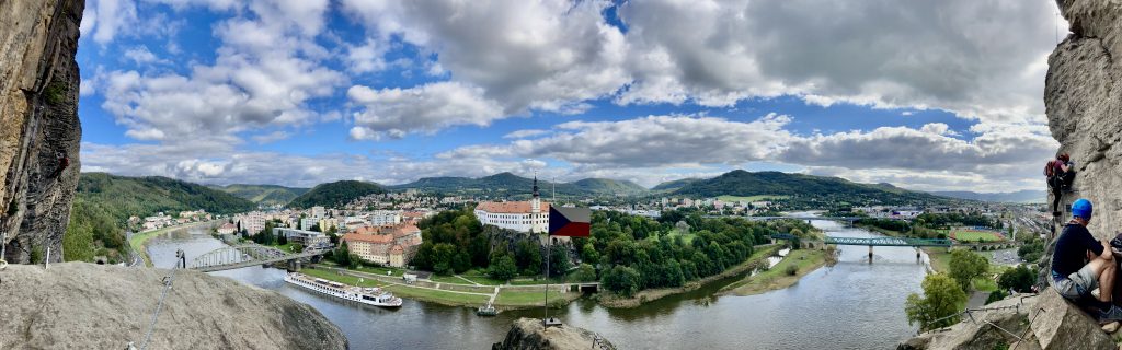 Panorama am Rastplatz des Klettersteigs an der Schäferwand.
